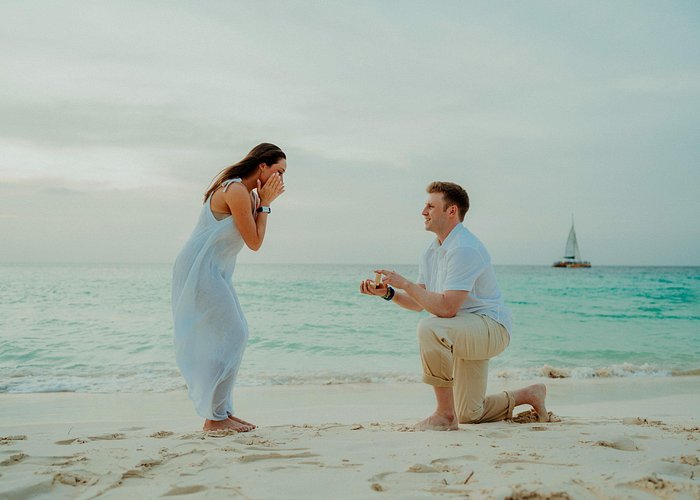 Romantic Beach Sunset Photoshoot Picnic in Luxury Cabana